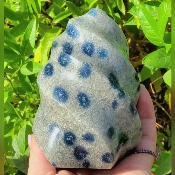 Authentic K2 (Azurite in Granite) Carved Flame from Pakistan - Picture 13 of 16